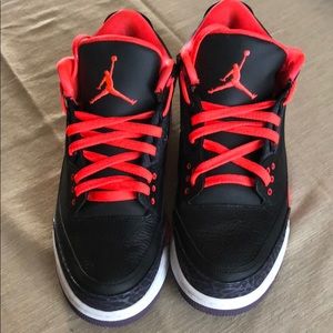 Jordan sneakers 3. Size 9. Red
